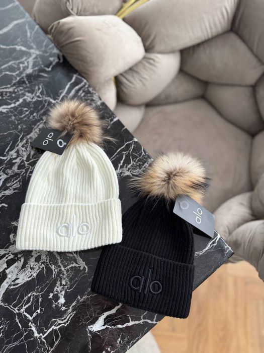 Шапки зимові Moncler