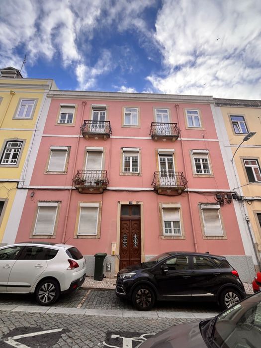 Apartamento Duplex T3 Renovado em Campolide