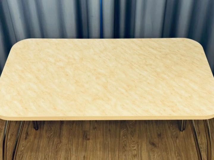 Кухонний стіл та стільці