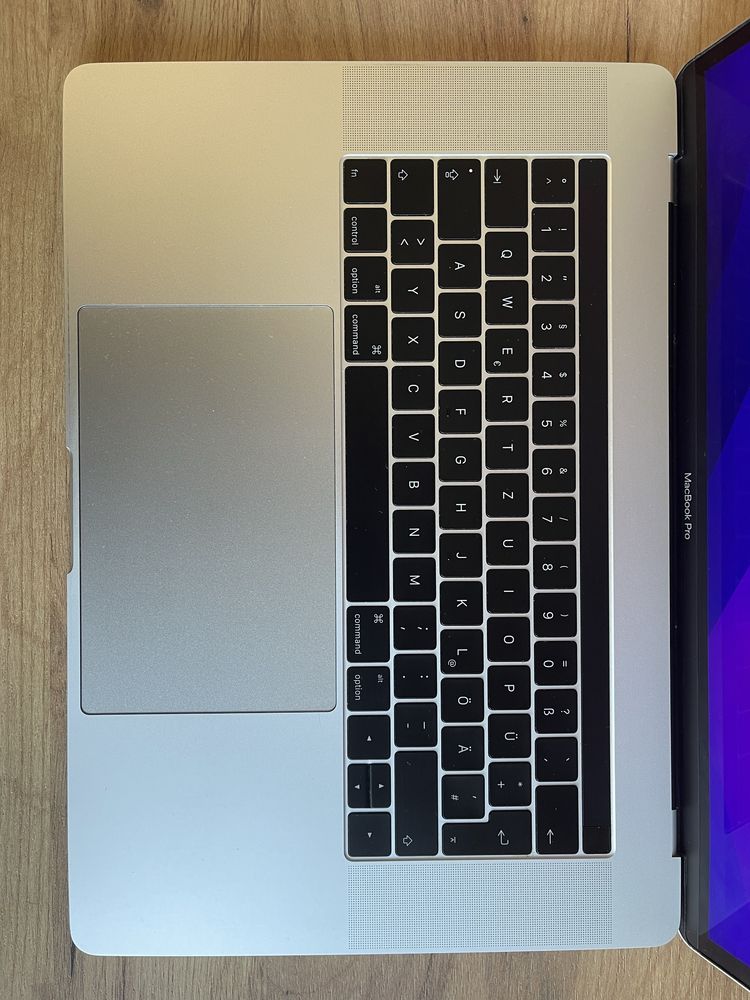 MacBook Pro 15” (Late 2016) | 16GB RAM | i7 | 9500 грн
