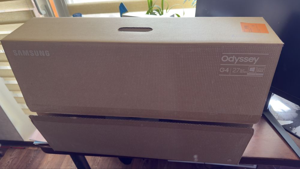 Монитор Samsung Odyssey g4 27