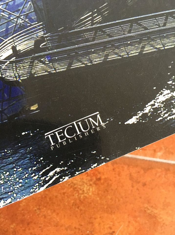 Livro Tectum Extreme Locations, muito bom estado. Graça/Arroios