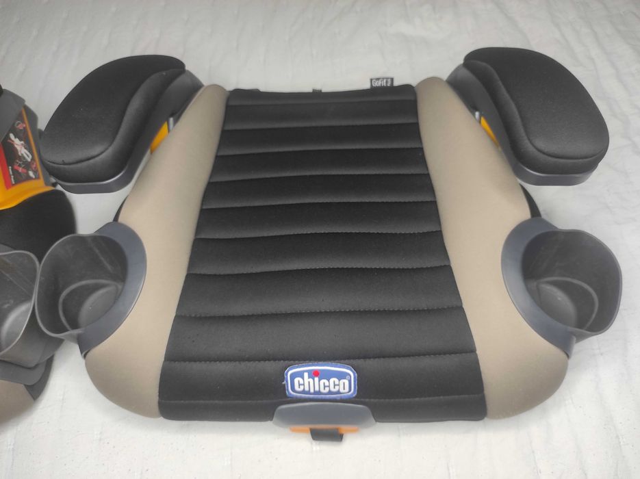 Автокрісло-бустер Chicco GoFit Plus гарний стан!