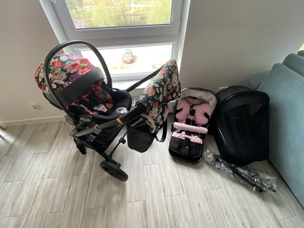2w1: Venicci Tinum 2.0+fotelik Cybex Cloud Z-ISize Spring blossom Dark