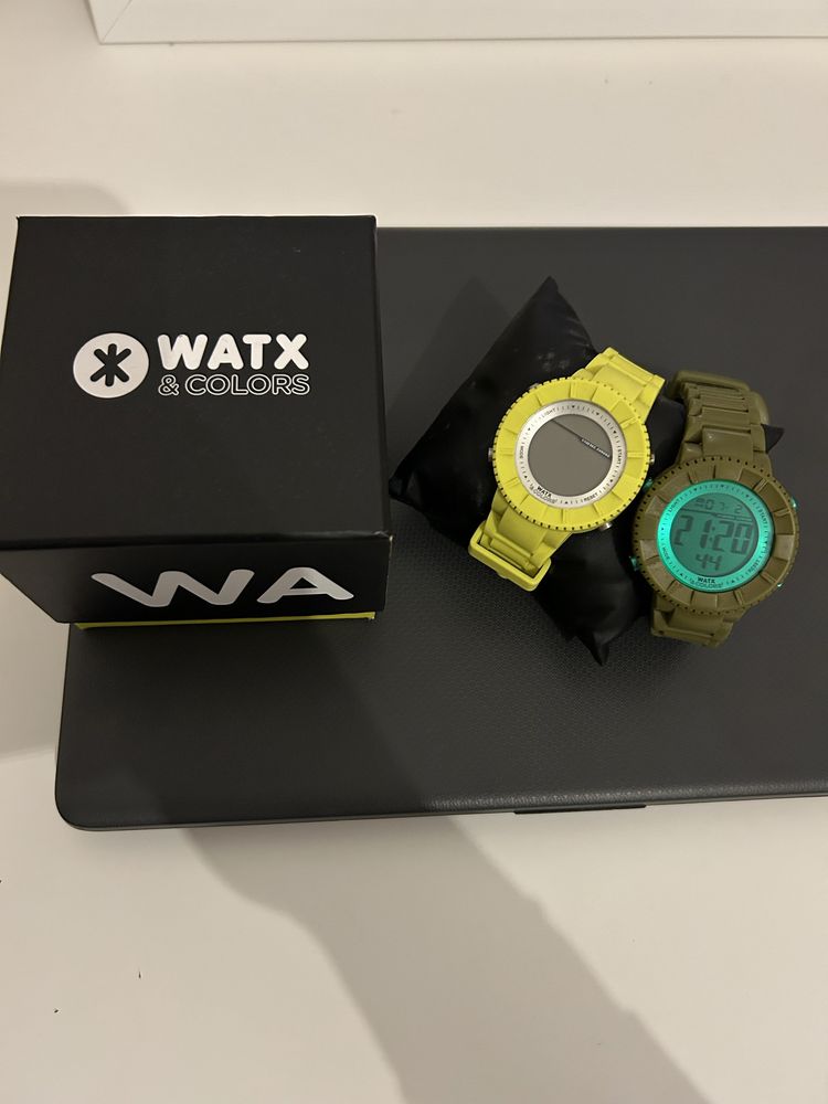 Relógios Watx em bom estado