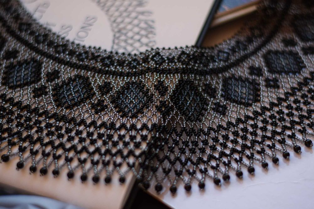 Силянка з бісеру, традиційна українська прикраса, чорна криза