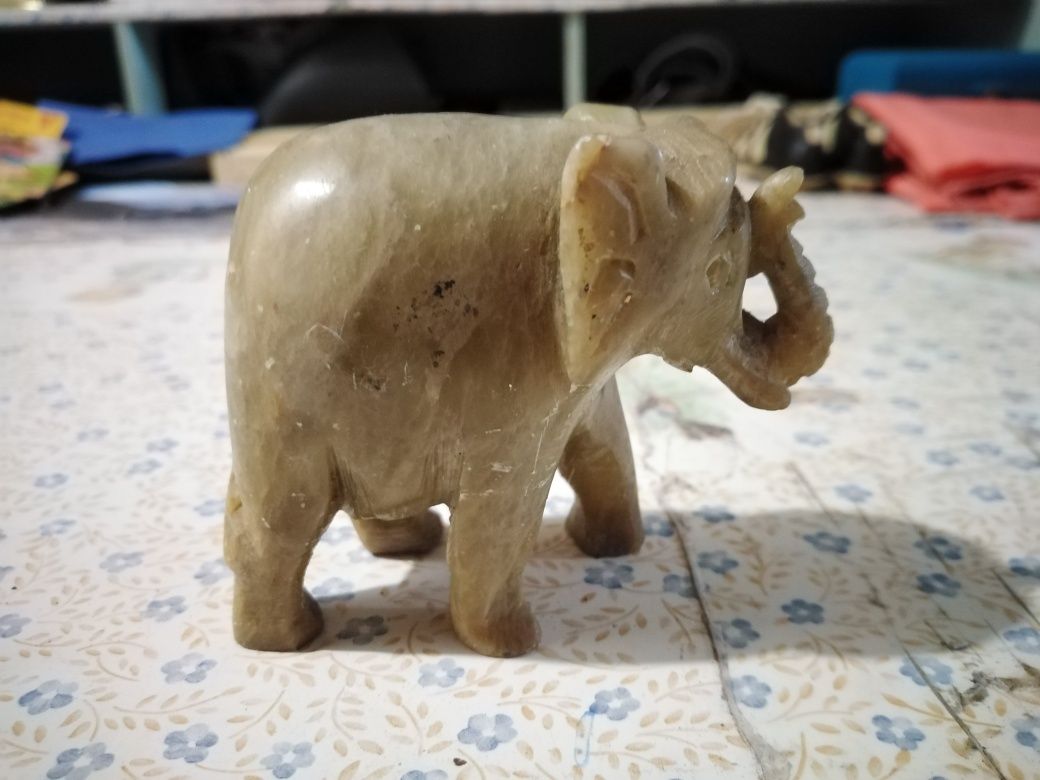 Vendo bonecos novos bom estado