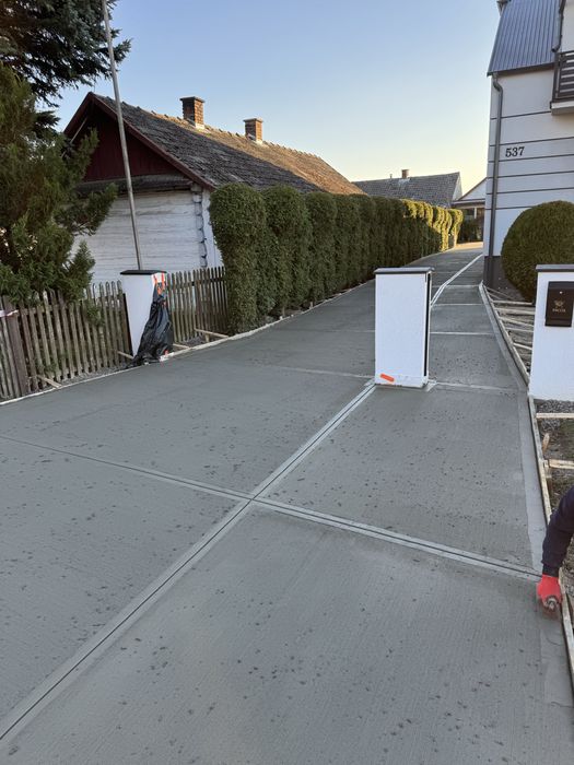 Posadzki przemyslowe,szczotkowane,zacierane na gladko ,mycie kostki