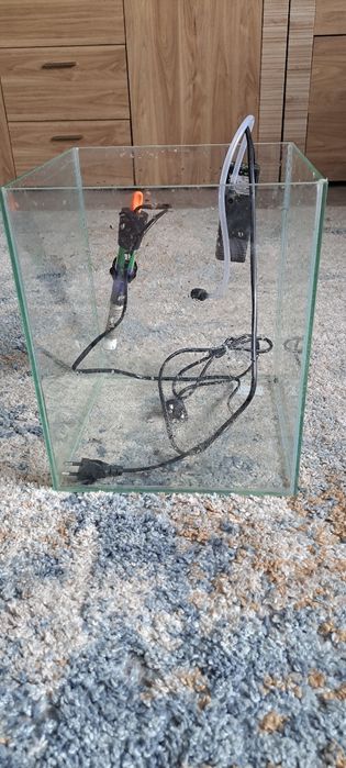 Sprzedam akwarium+filtr+grzalka+dekoracje