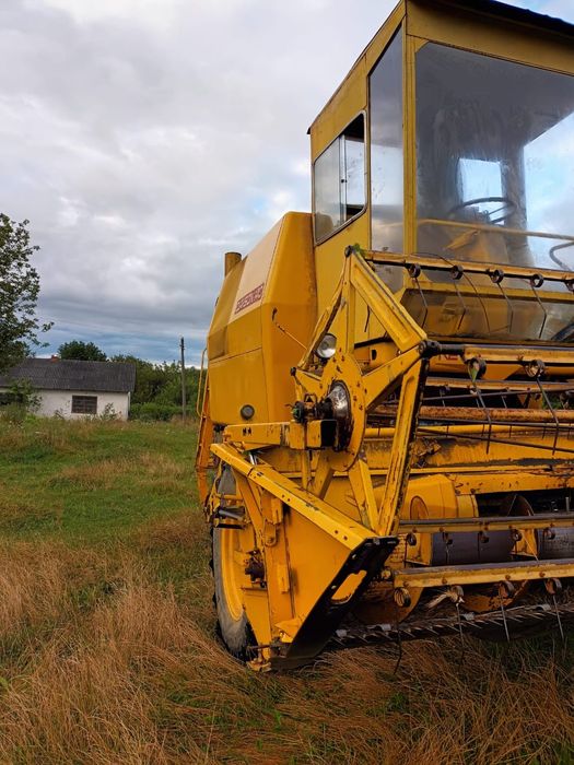 Продам комбайн NEWHOLLAND мотор коробка все в гарному робочому стані .