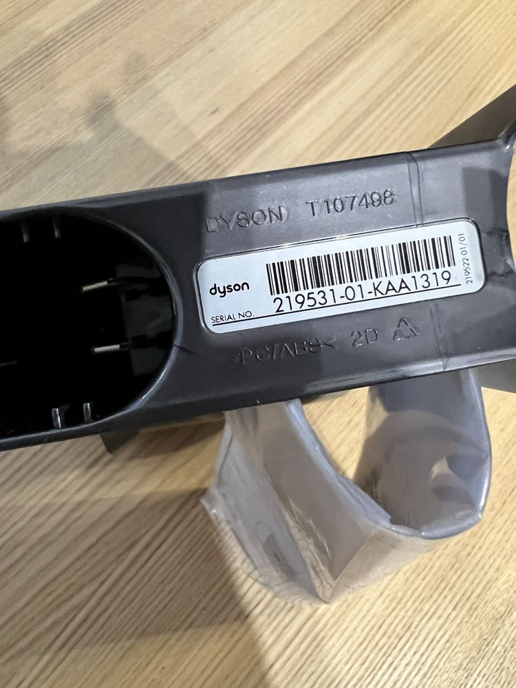 Dyson V8 korpus z silnikiem