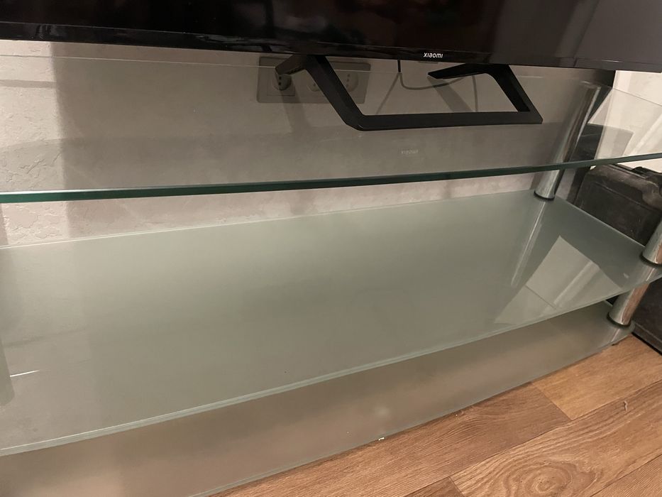 Стеклянный стол,столик под ТВ, журнальный