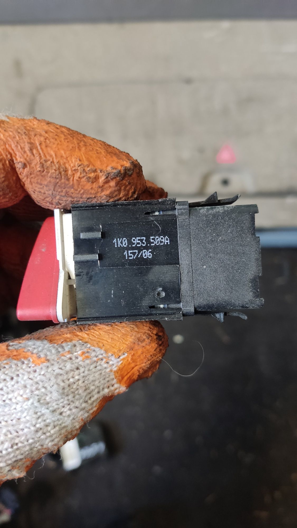 Przyciski ESP światła awaryjne pokrętło regulacji świateł Vw Golf V