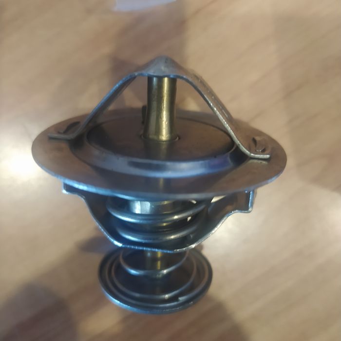 Термостат на Форд , 2.2 дизель.