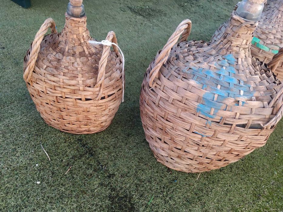 Garrafões de vidro empalhados de 20L e de 10L