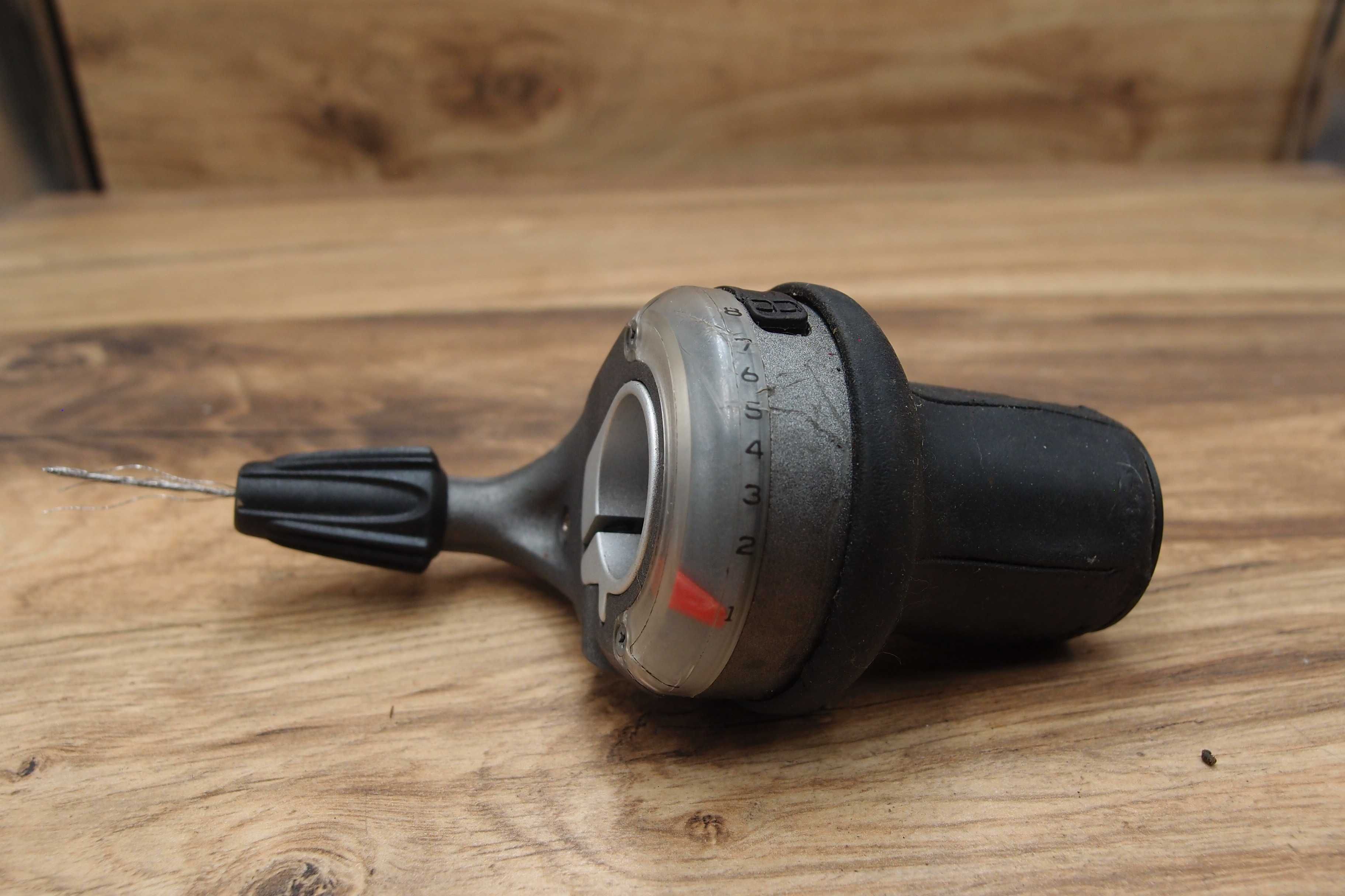 prawy grip shift SRAM ATTACK 8 speed manetka
