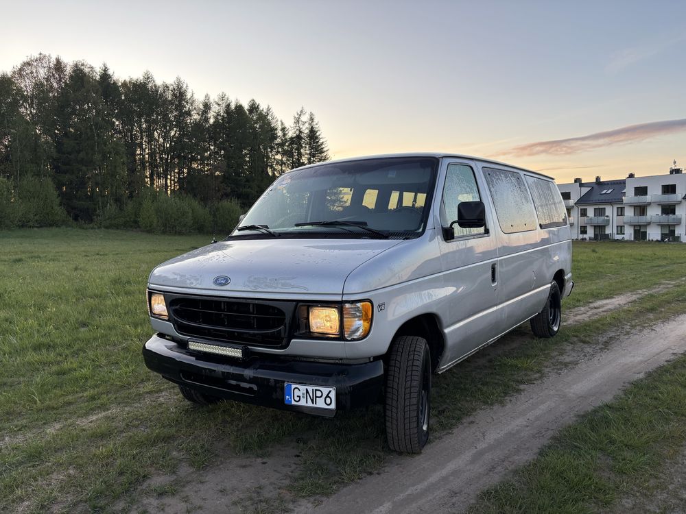 Ford econoline 4.6 v8 8 osobowy