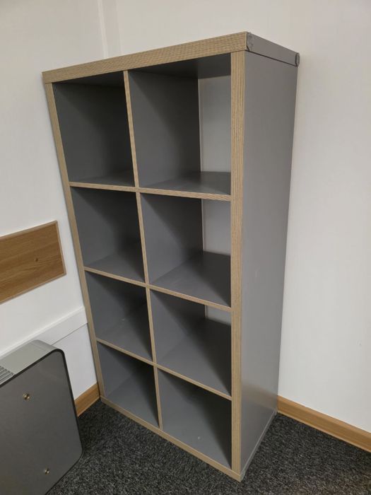 Szafka na dokumenty i stolik kawowy jako prezent