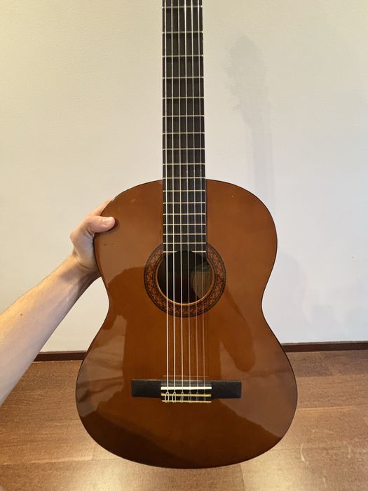 Yahama C40 ( com capa, afinador, cordas substitutas e palhetas)