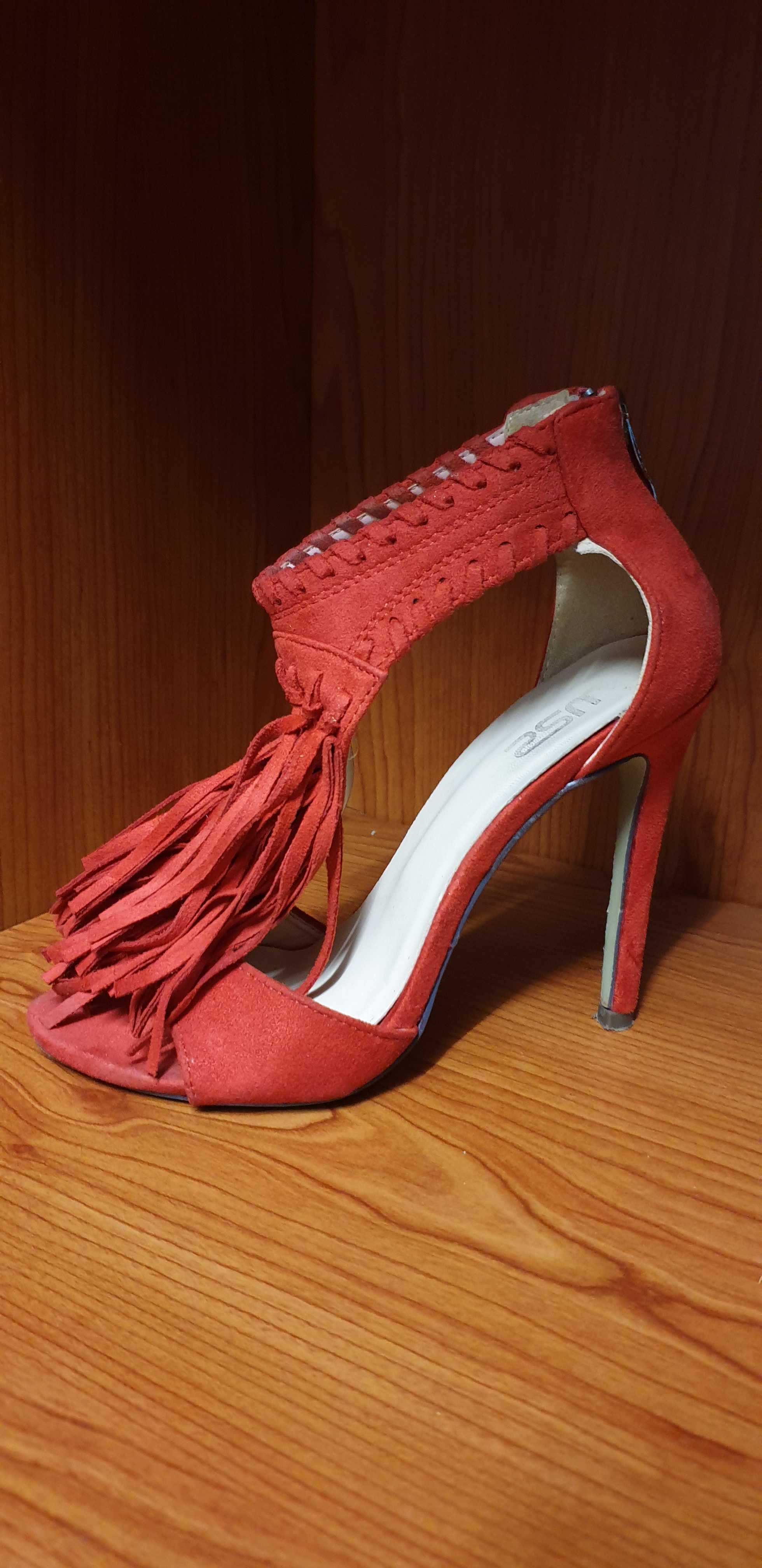 Sandálias Vermelhas