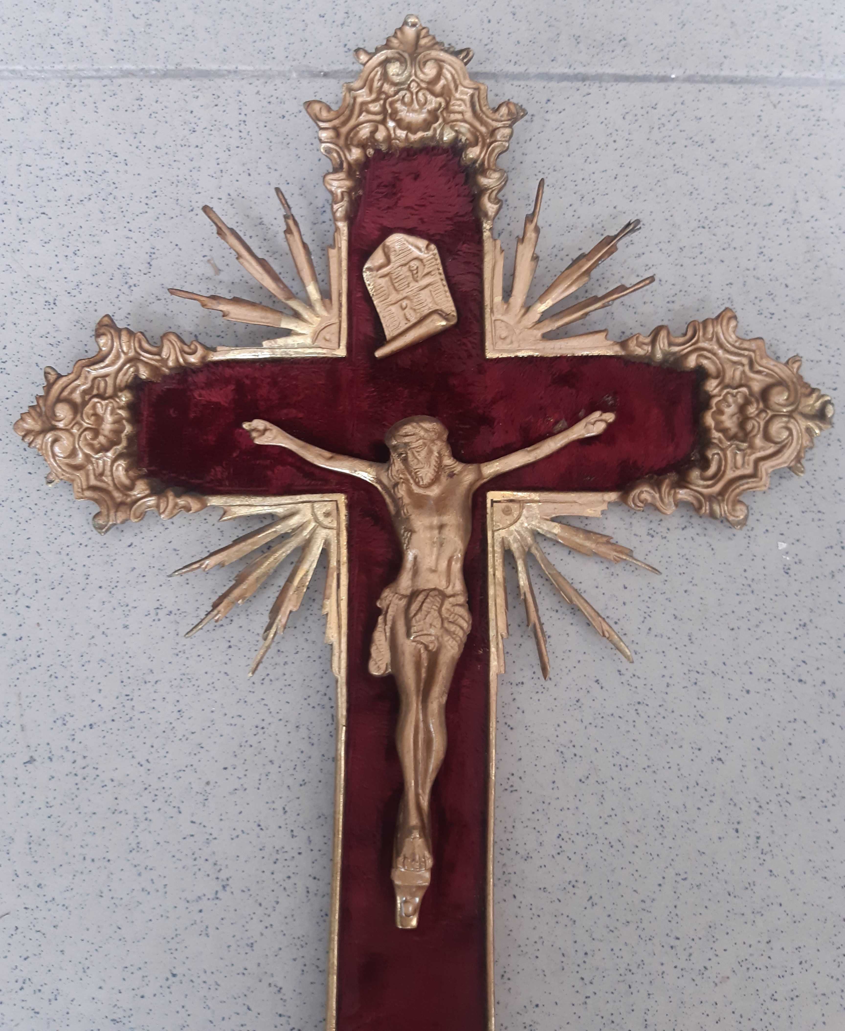 Crucifixo Antigo em latão maciço