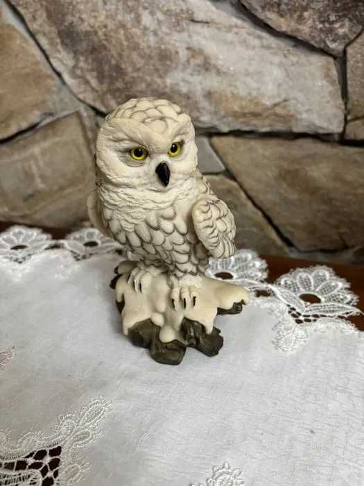 Figurka białej sowy