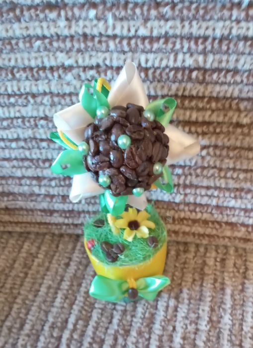 Продам квіти,з бісеру,кави та стрічок