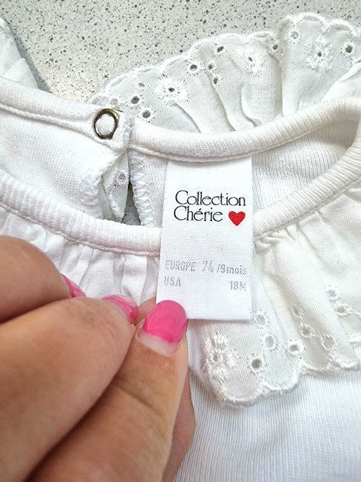 Camisola branca com detalhe na gola e nas costas 100% algodão, 9 meses