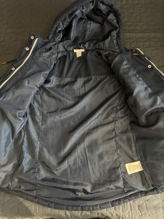 Продам женскую фирменую курточку Reebok