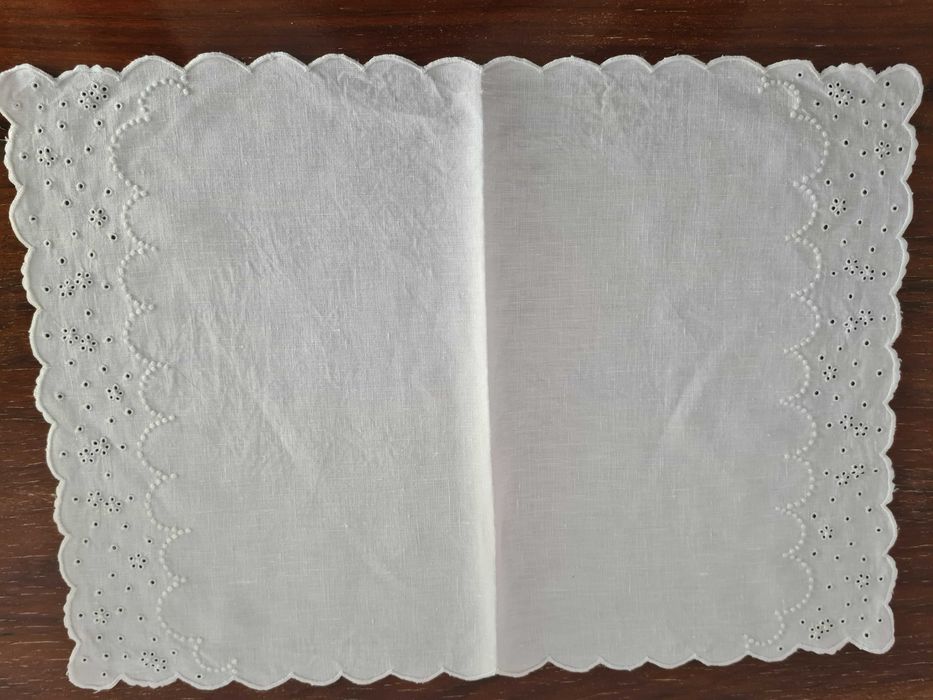 Naperons vintage bordados com rendas