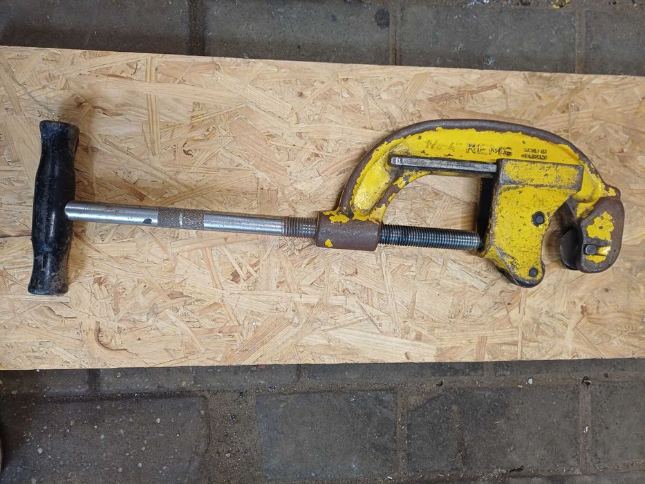 Obrotowy obcinak do rur stalowych REMS. 5/4 - 4 "