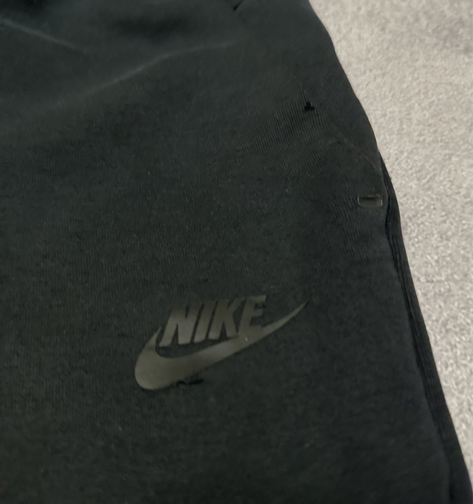 Спортивні штани Nike Tech Flleece