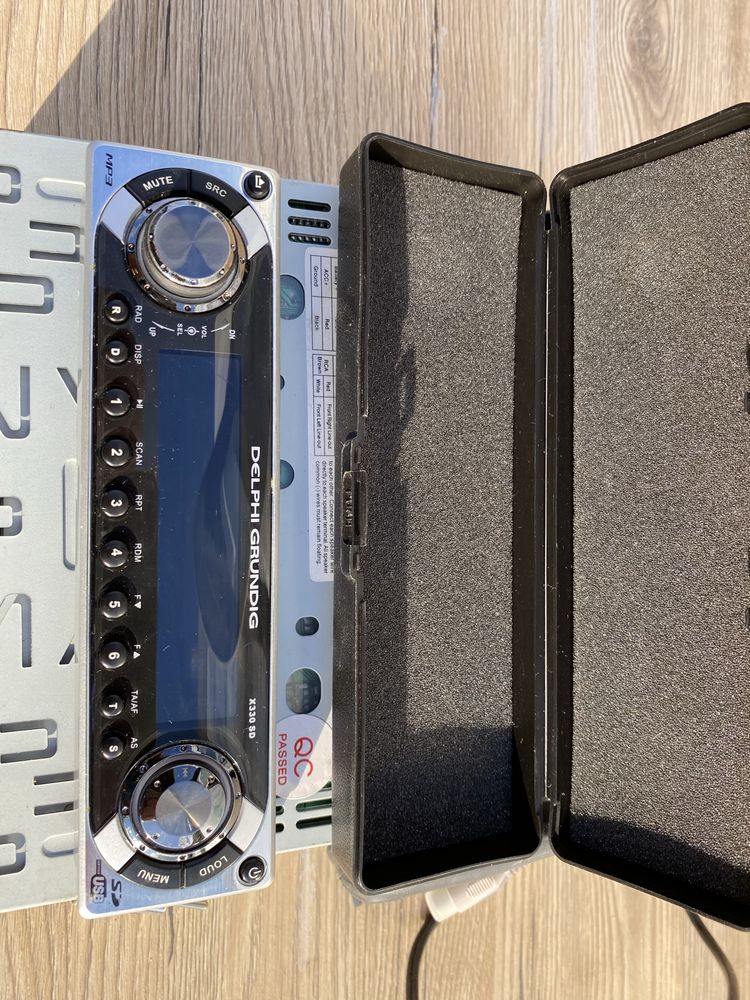 Radio samochodoee Grundig Delphi