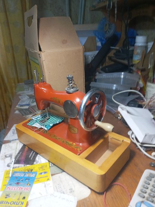 Продам дитячу швейну машинку