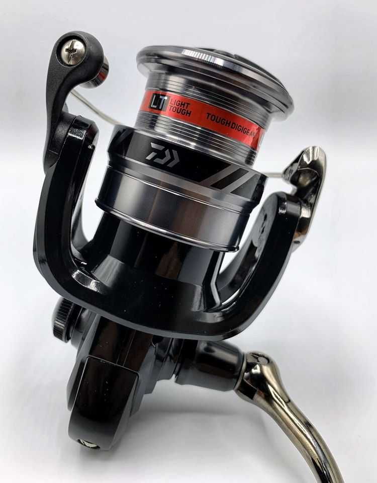 РОЗПРОДАЖ ! Daiwa 20 RX LT катушка,шнур