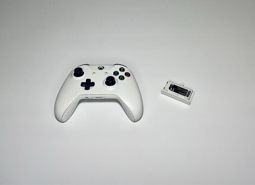 Xbox One S 500GB z GTA V, padem i kablami – sprawna, kompletna