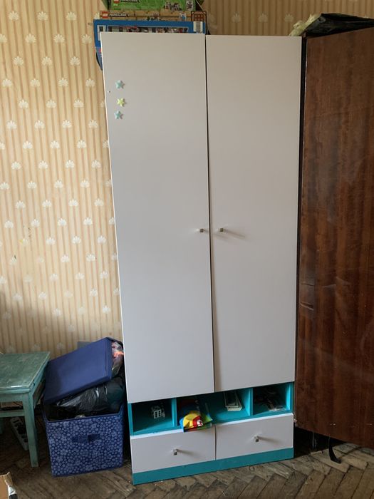Продам білу шафу