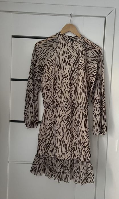 Sukienka beżowa Reserved S