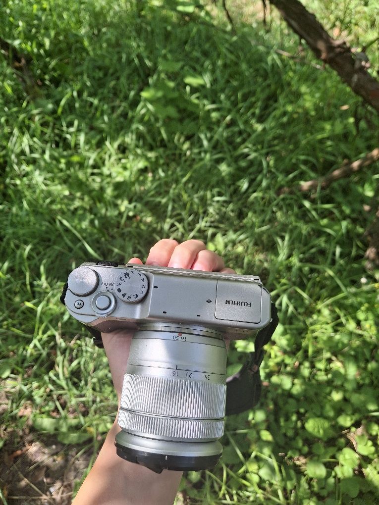 Продаю Fujifilm X-A10 з об’єктивами та оригінальною коробкою