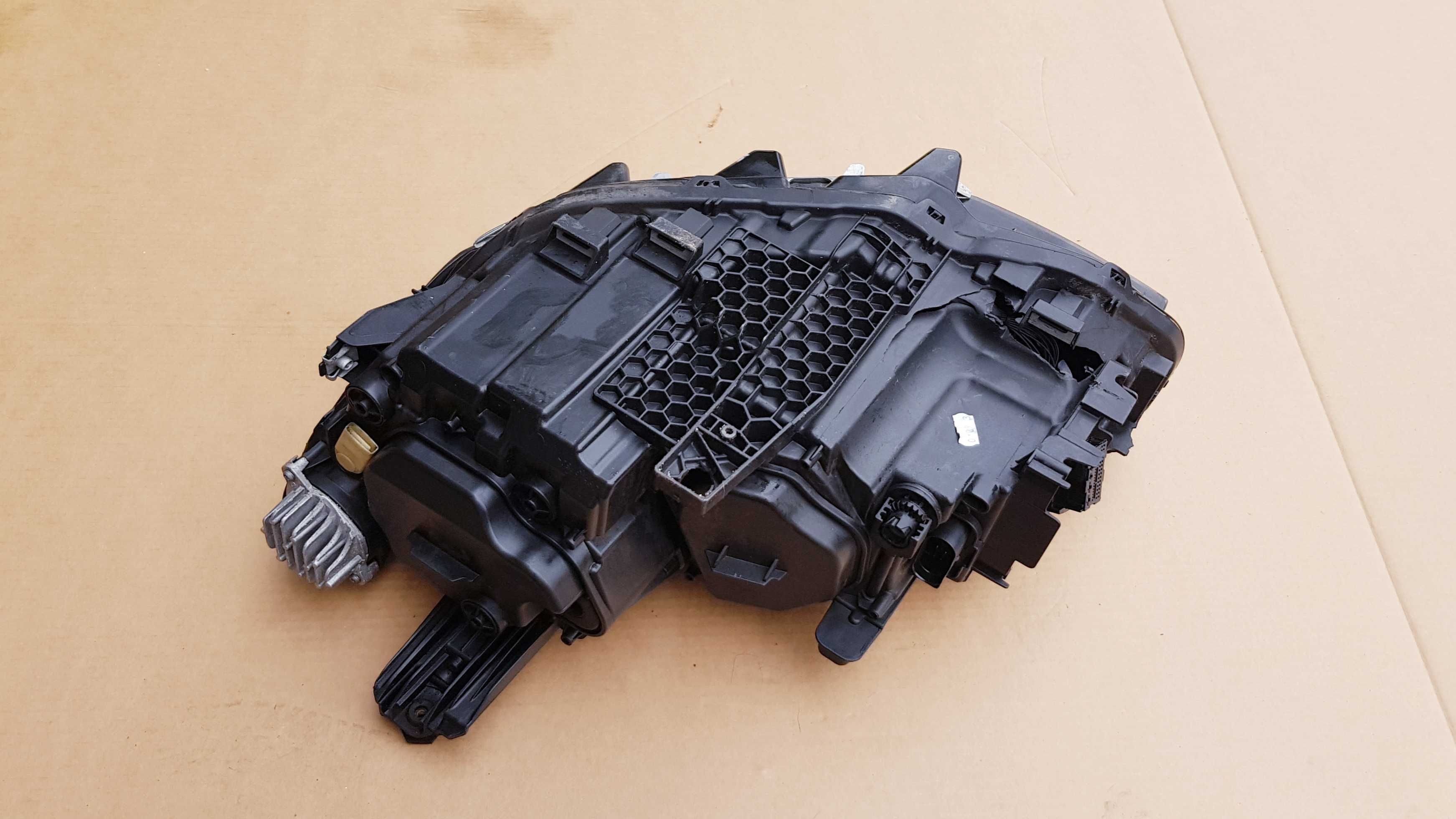 VW PASSAT B8 FL Lampa Przednia Prawa FULL LED 3G1‌941‌082‌P NOWA Oryg