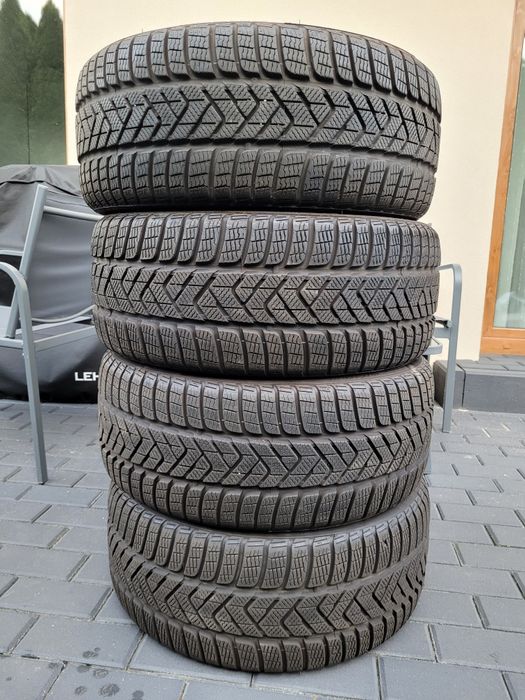 Opony Zimowe Pirelli Sottozero 3 235 35 R19 2023 ROK