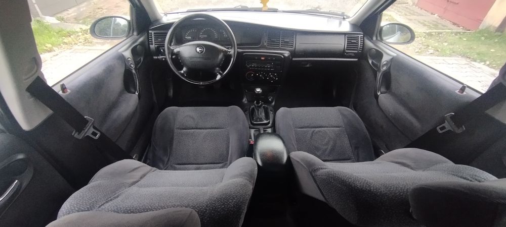 Opel Vectra 1.6 16V 101 kM 1999 r. Serwisowany. Klima. Bez Rdzy.