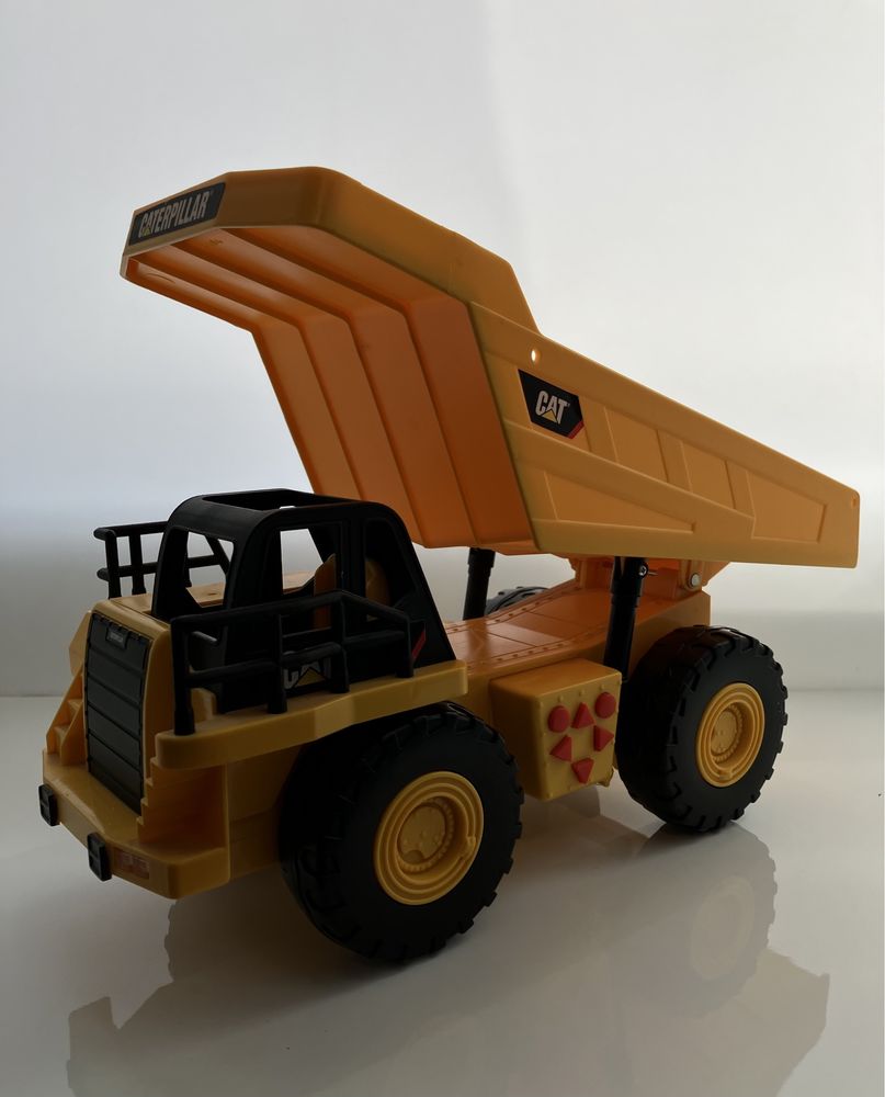CATERPILLAR (электрогрузовик)