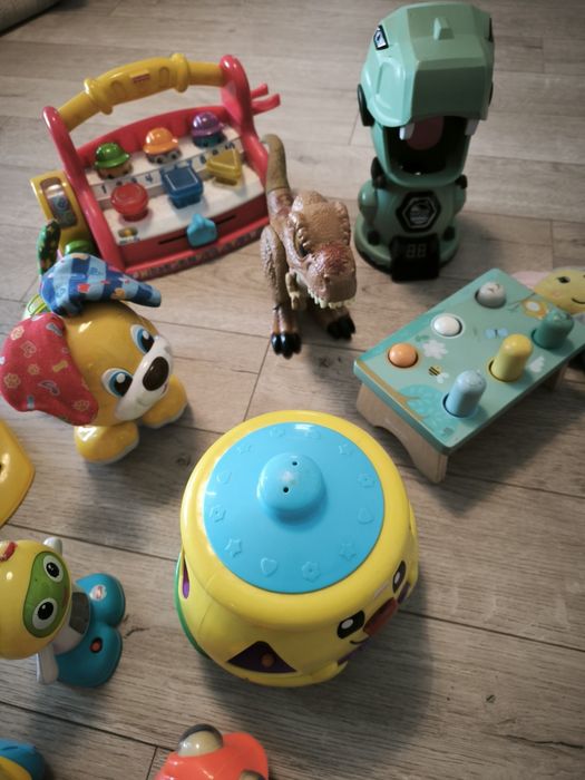 Zabawki PACZKA + jeździk cena za całość