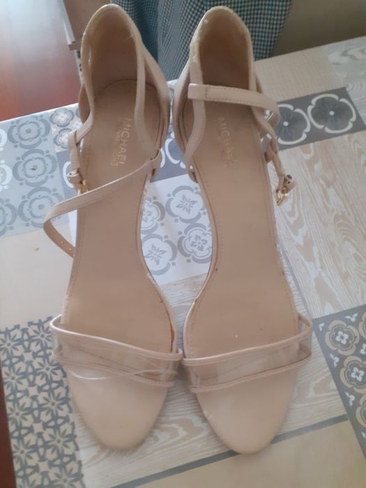Sandálias beje Zara