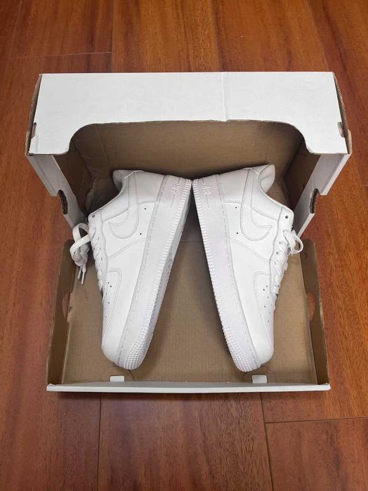 White lace-up shoes size 41