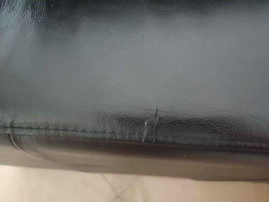 Sofá de pele preto com chaise longue