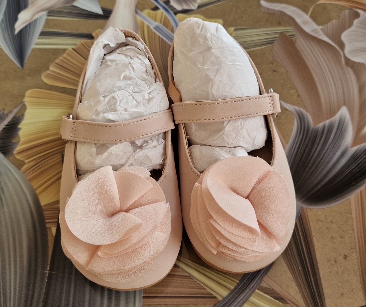 Balerinki , buciki do sukienki H&M r.22 , zapinane, kwiatowe
