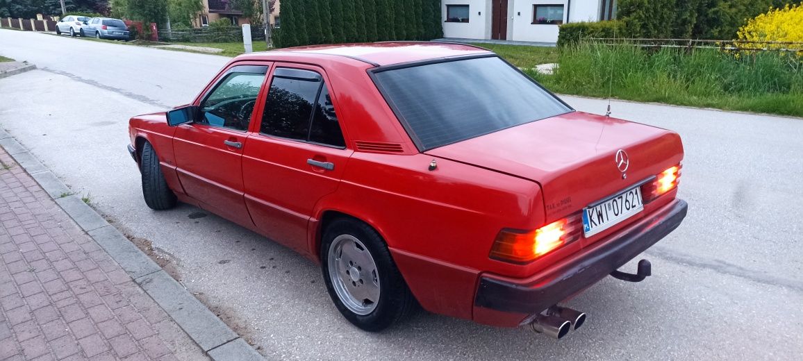 Mercedes 190 200D szeroka listwa