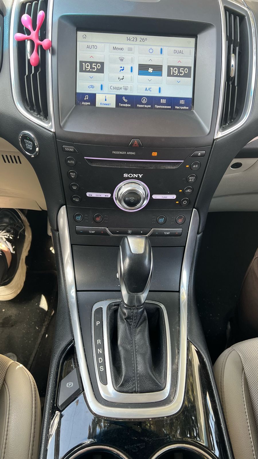 Продається авто FORD EDGE -2017 року-3,5 об'єм двигуна.